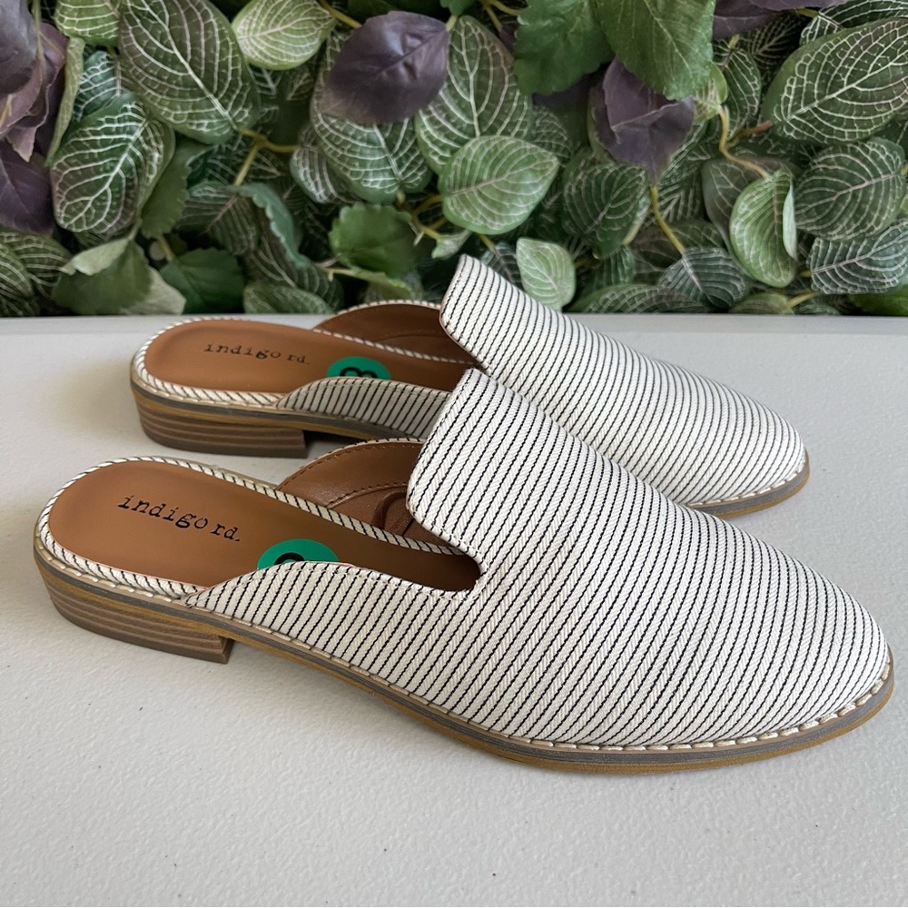 INDIGO RD Women Ivory Black Striped
Canvas Flats Mules size 8